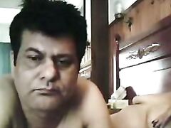 Amateur Pakistani couple from London naked on webcam showing off their sexual adventure.