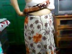 Mature Bhabhi Chaning Sari - Movies. video2porn2