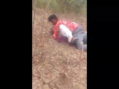 Desi lover boy fucking girl in jungle caught red handed